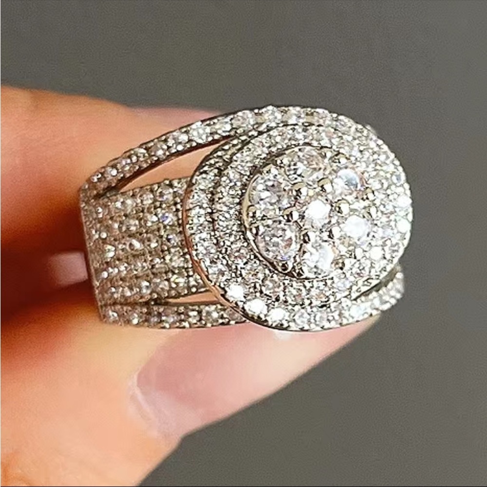 New Luxury 925 Silver Elegant Wedding Band Ring - Picture 2 of 6